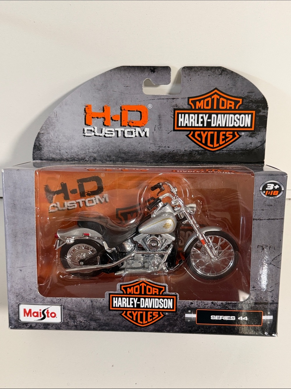 Bburago Harley-Davidson Silver & Black Diecast Motorcycle Collectible
